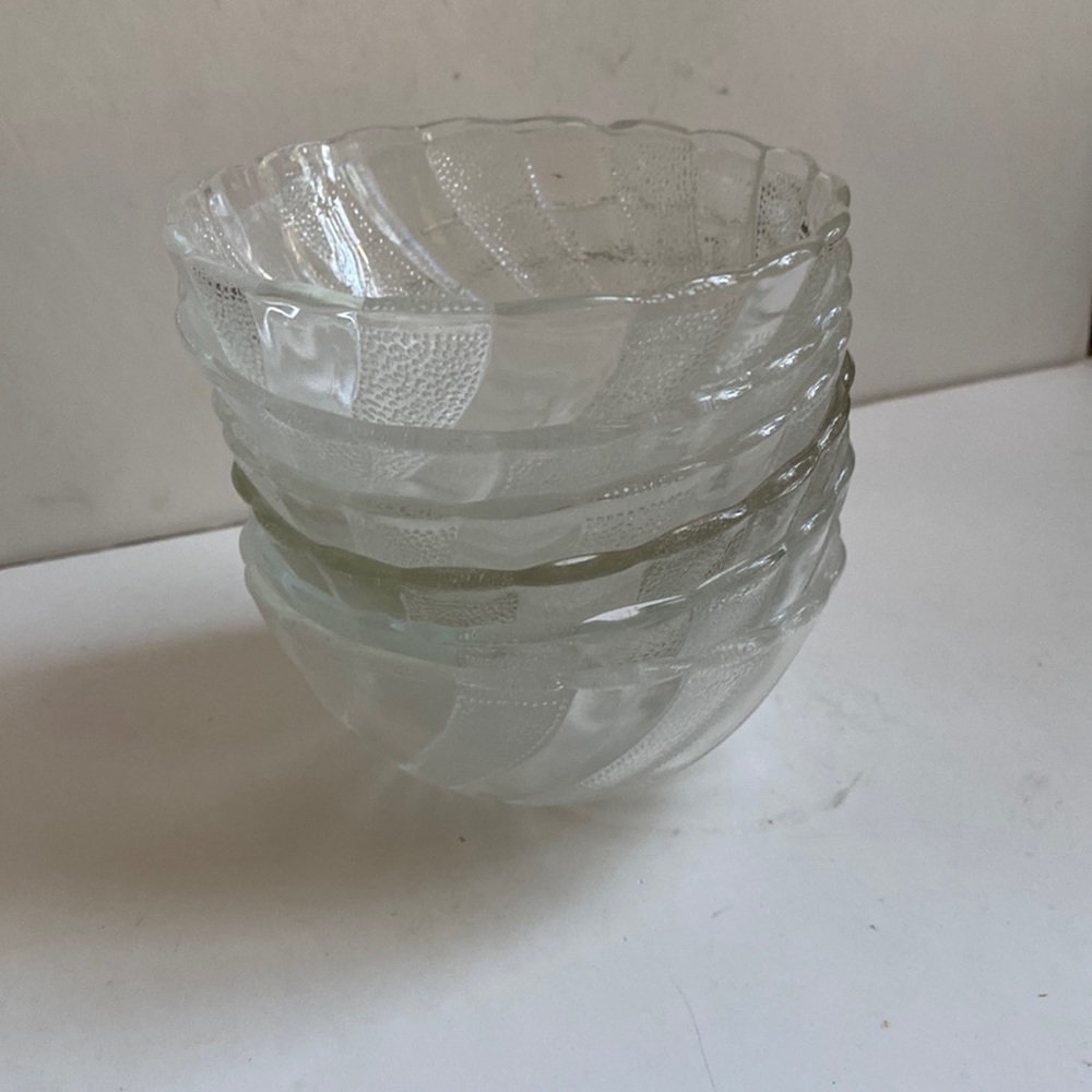 Vintage swirl glass dessert dishes. Set of 6.